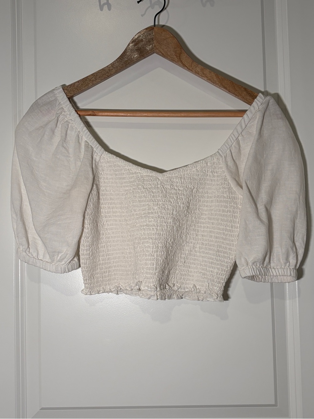 American Eagle White Smocked Puff Sleeve Crop Top - XS